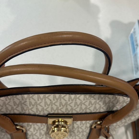 Michael Kors Tan and Cream Shoulder Bag - Picture 4 of 9